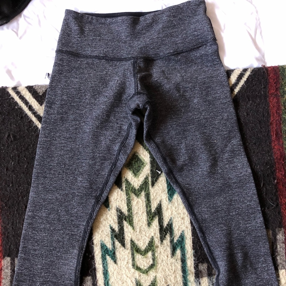 Lululemon Wunder Under cropped pants